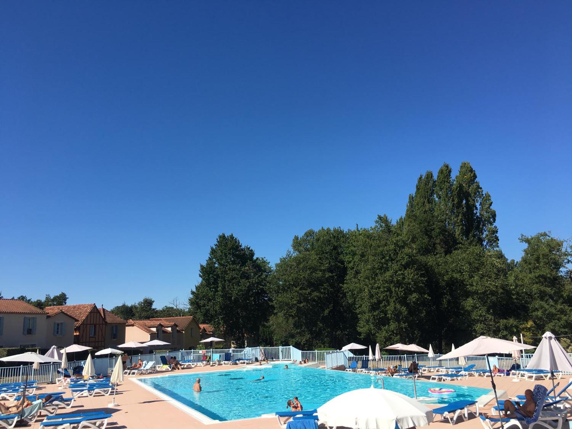 Appartement T2 / 5 Pers.dans Résidence Avec Piscine Chauffee Monflanquin